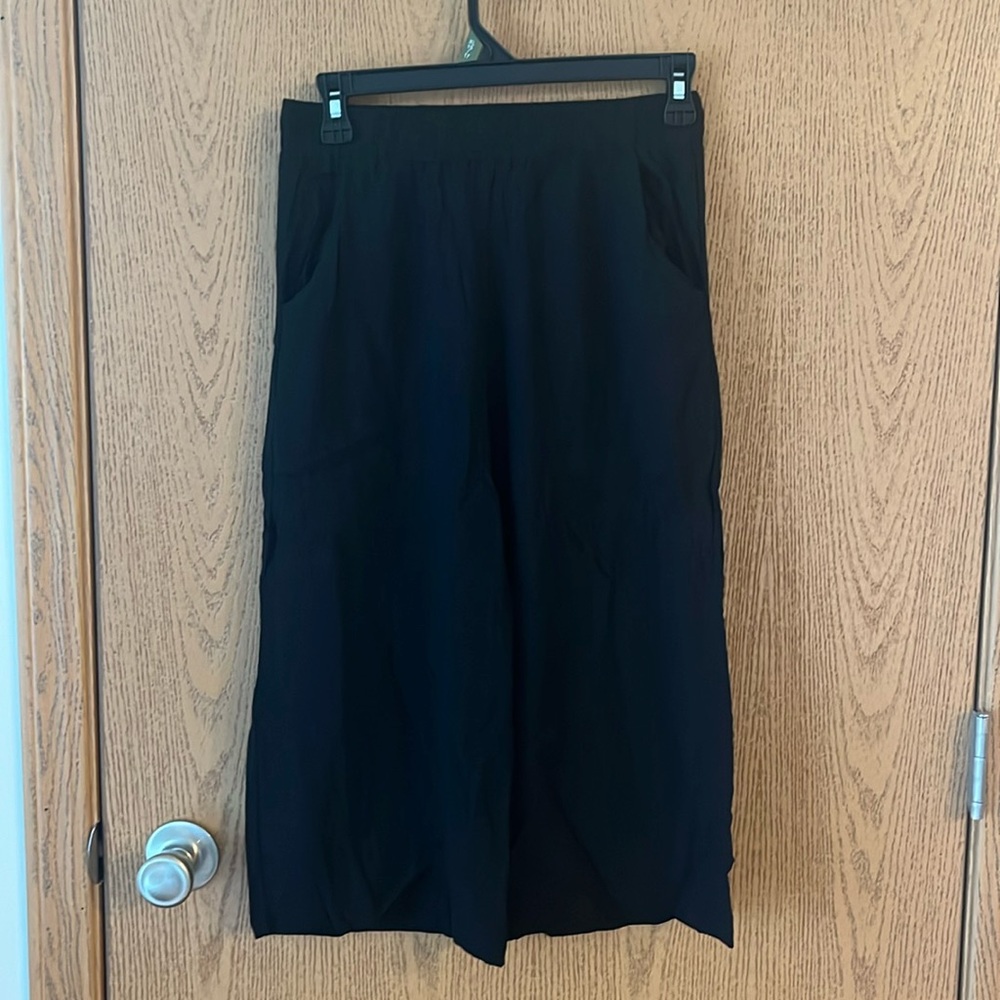Forever 21 Capri Pants—Size Small